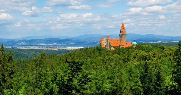 Hrady a zámky na kopcích - Česká republika