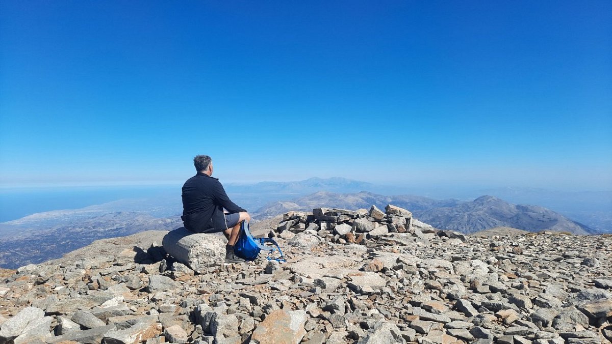 Αγκαθιάς (2424 m)