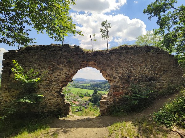Zbořený Kostelec - zřícenina 