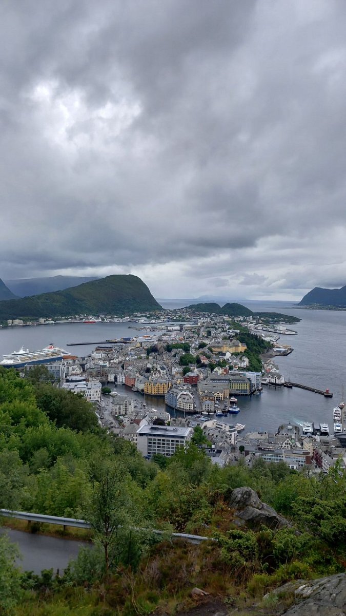 Kniven (158 m)