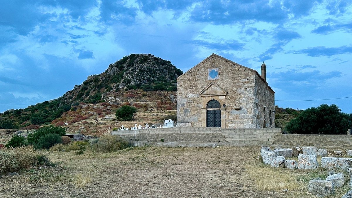 Κάστρο (418 m)