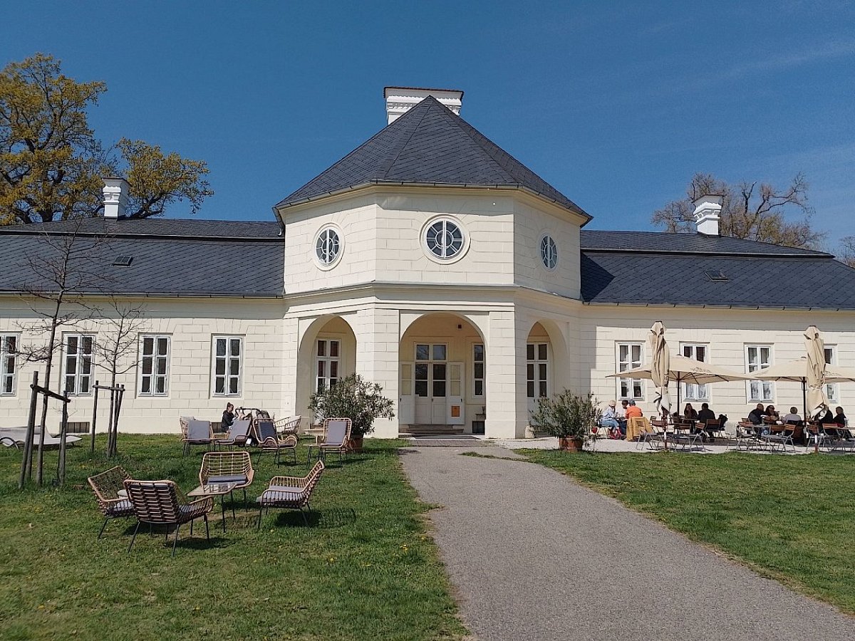 Zámeček Belveder (220&nbsp;m)