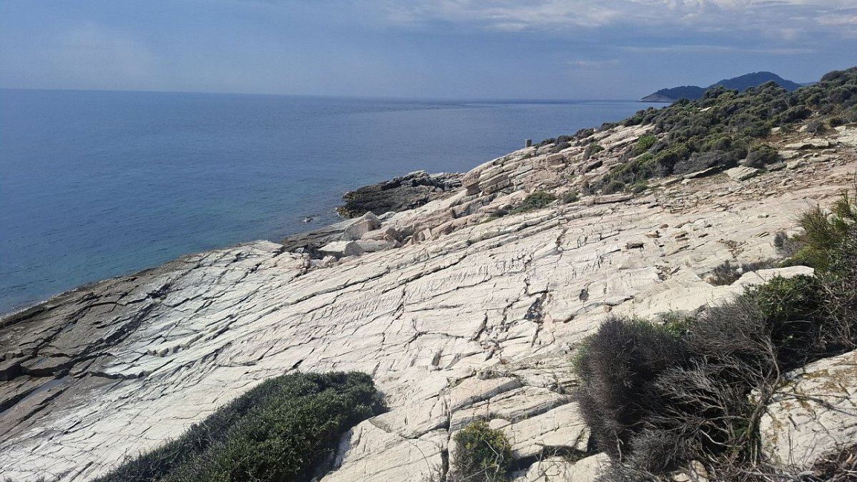 Ν. Φούρνοι (8&nbsp;m)