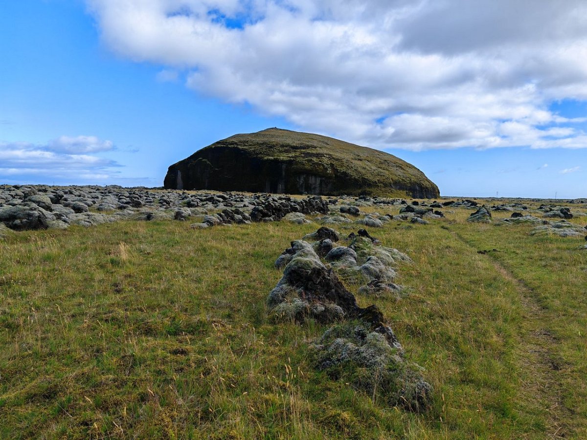Orustuhóll (85 m)