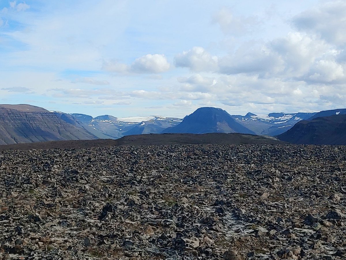 Kálfsstaðahnjúkur (811 m)