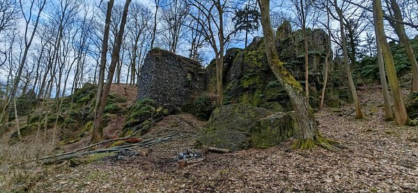 Skála - zřícenina